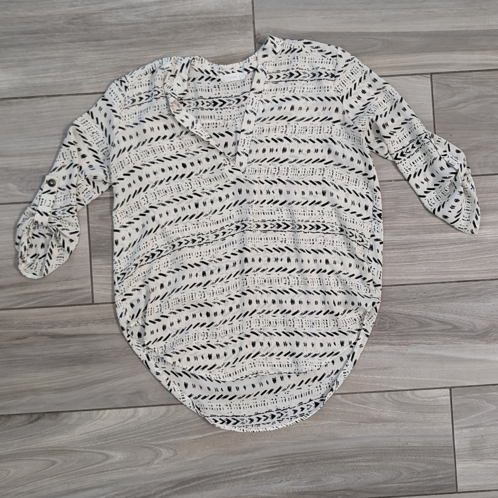 🥁 Lush Ink Blot V Neck Lightweight 3/4 Sleeve Top